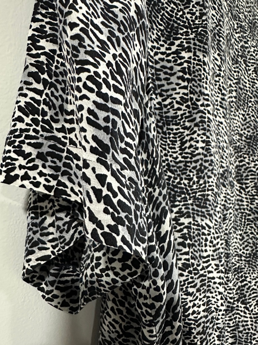Anna&Frank Black & White Short Sleeve leopard Printed top 100%silk vintage 22 - Picture 5 of 9